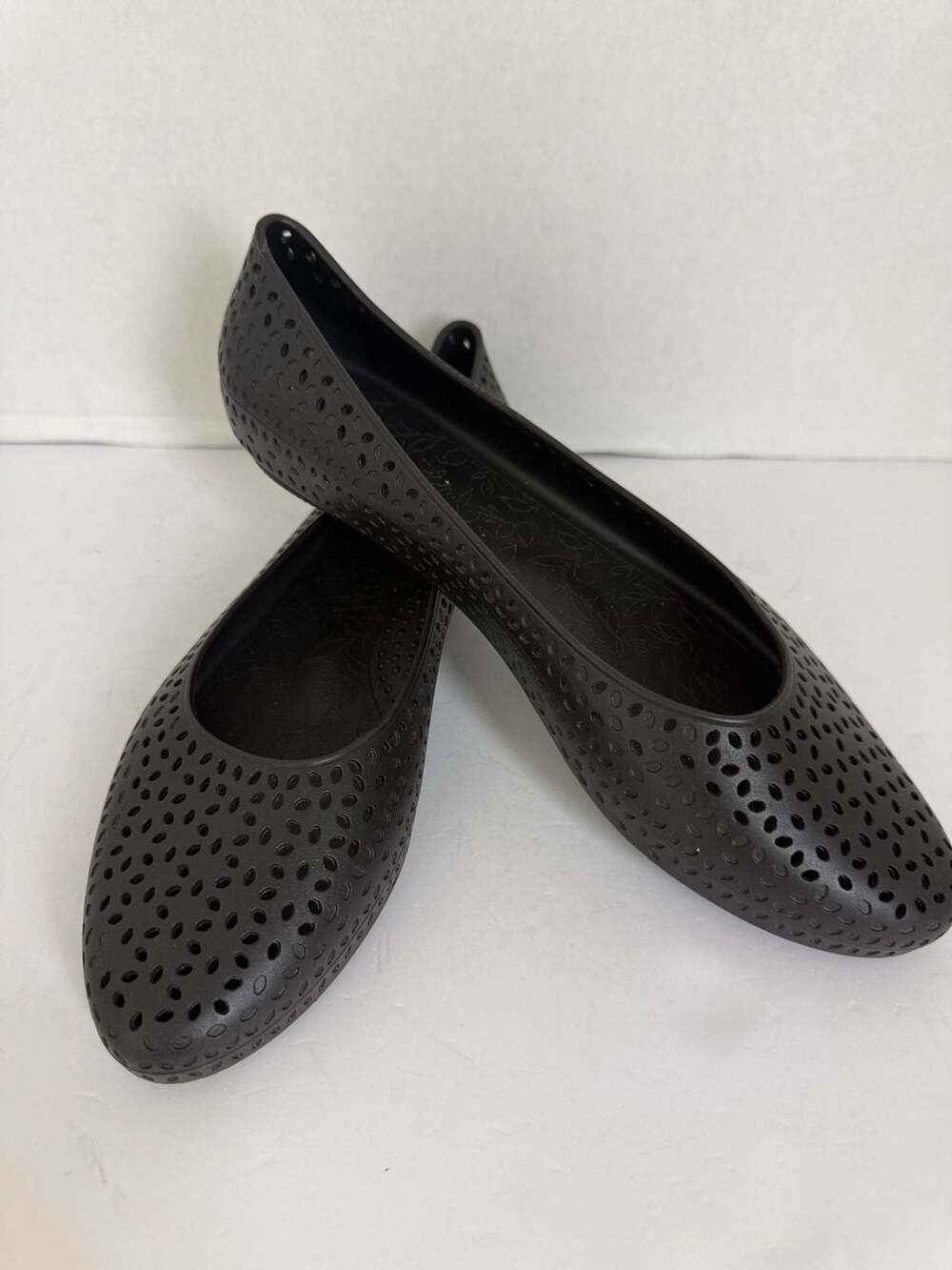 Okabashi Taylor Black Perforated Ballet Flats Size 10
